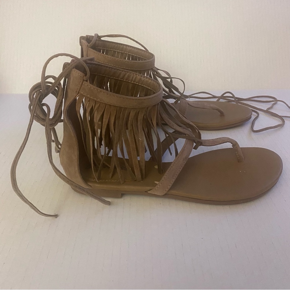 Breckelles Tan Fringe Sandals 6 GUC